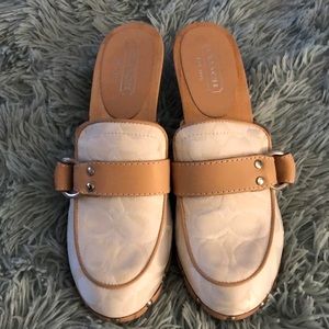 CLOSET CLEAR OUT SPECIAL COACH RAINA EUC SIGNATURE WHITE OPTIC TAUPE LEATHER 9